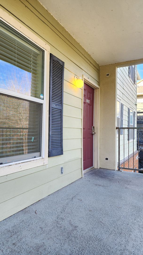 Building Photo - FOR RENT. 3 bedroom 2 bath second story condo
