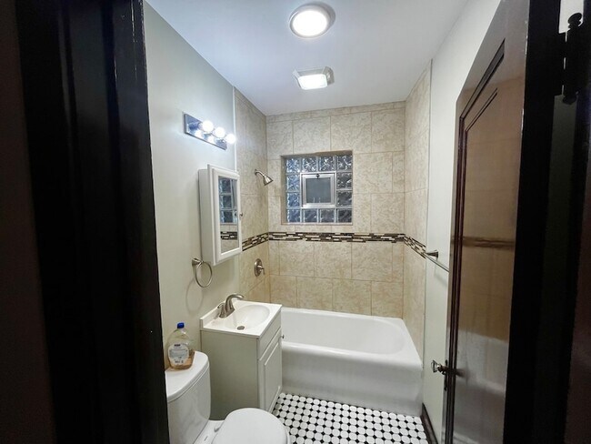 Foto del edificio - 3123 W 55th St