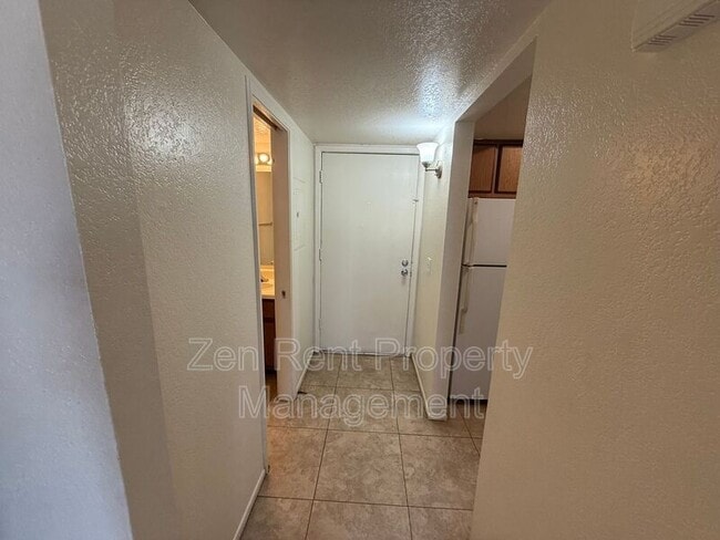 Building Photo - 2843 E Marconi Ave