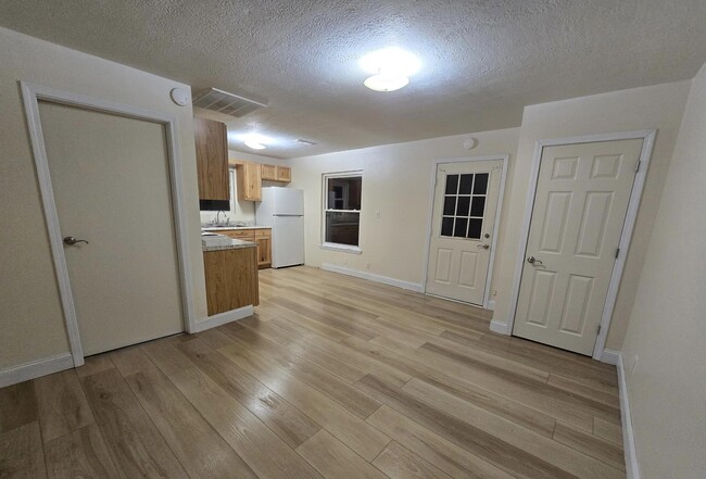 Foto del edificio - 1921 Dixon St