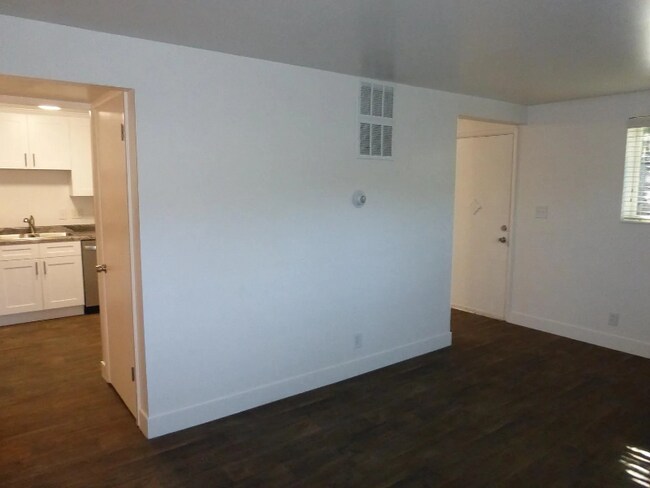 Building Photo - 475 Wall St