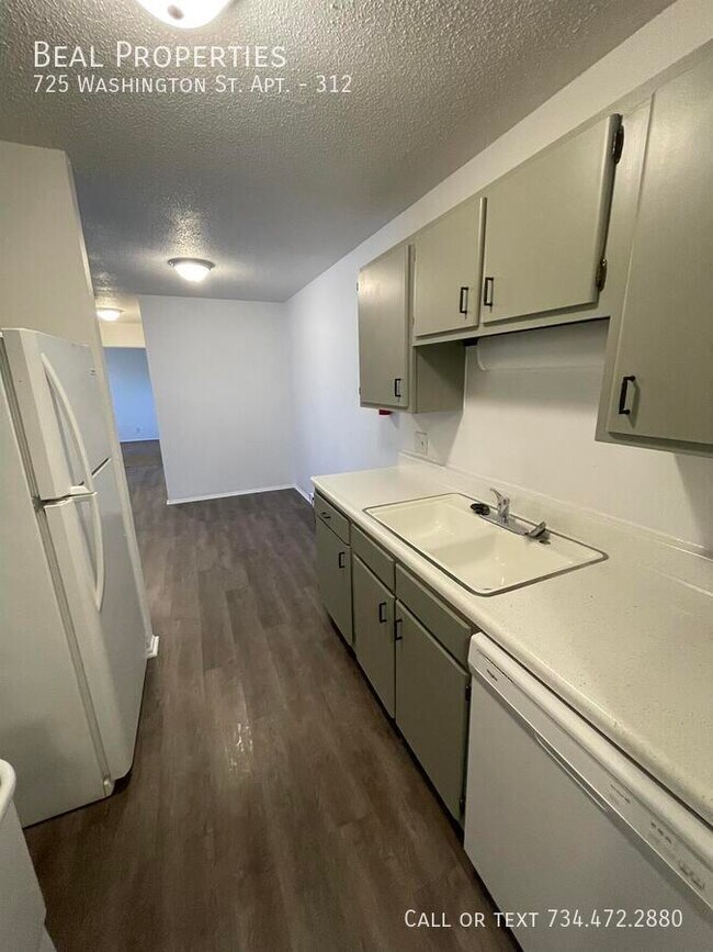 Building Photo - 725 Washington St