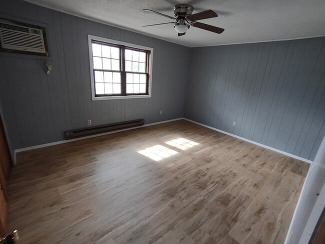 Building Photo - 405 N Church St