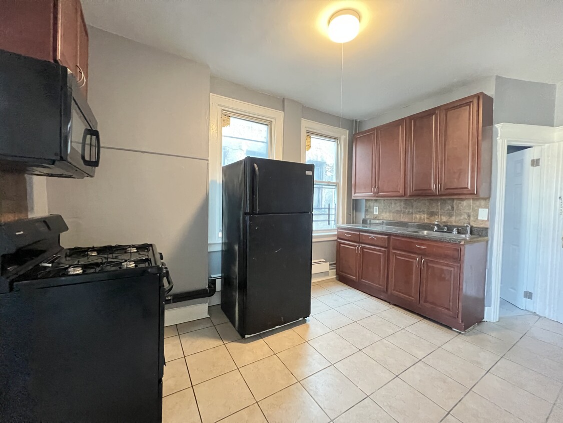129 W 54th Unit 5 - 127 W 54th St
