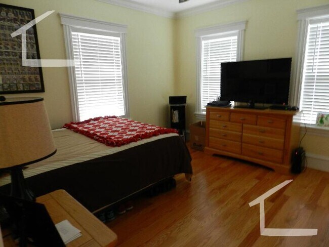 Foto del edificio - 3-Bath + 4-BED Oak Square Brighton JUNE2026
