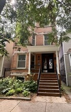 Building Photo - 3746 N Hermitage Ave