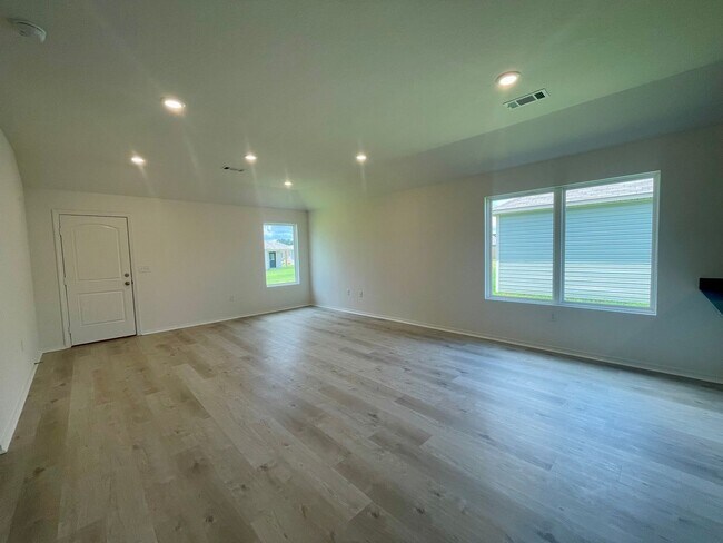 Foto del edificio - New Home For Rent!