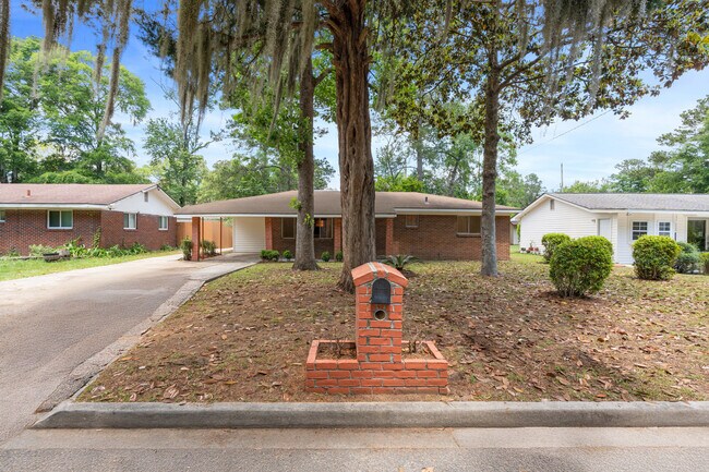 Foto del edificio - 112 Cedar Grove Rd