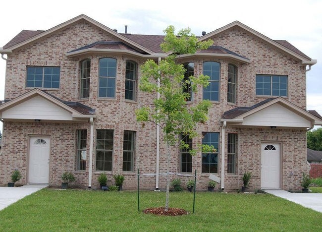 Building Photo - Champions Valley Townhomes