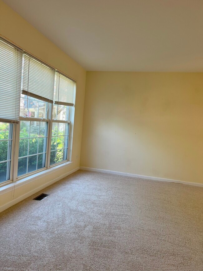 Building Photo - 2308 Sedgwick Ct