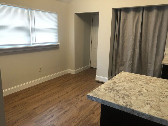 Foto del edificio - 3 bedroom/2 bath home!