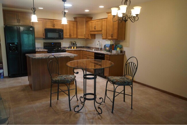 Building Photo - 519 Spruce Hills Dr