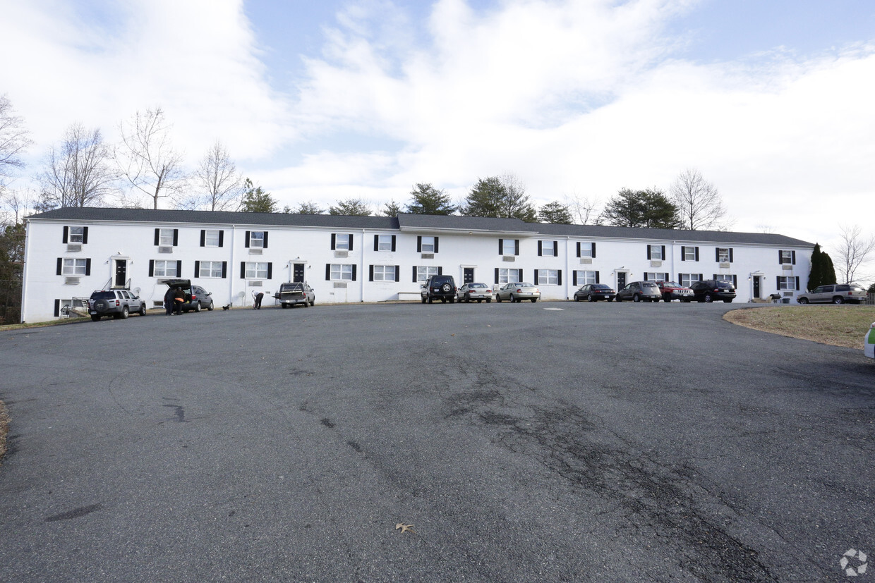 Sky Terrace - Garrisonville Apartments