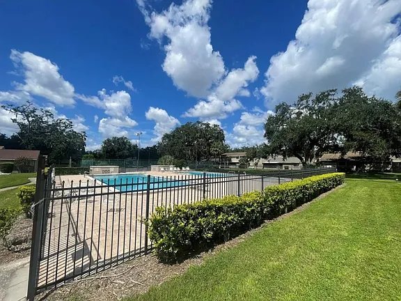 Foto del edificio - 8622 Cattail Dr