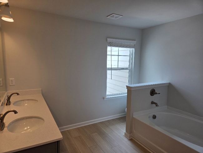 Building Photo - 308 Shine Dr