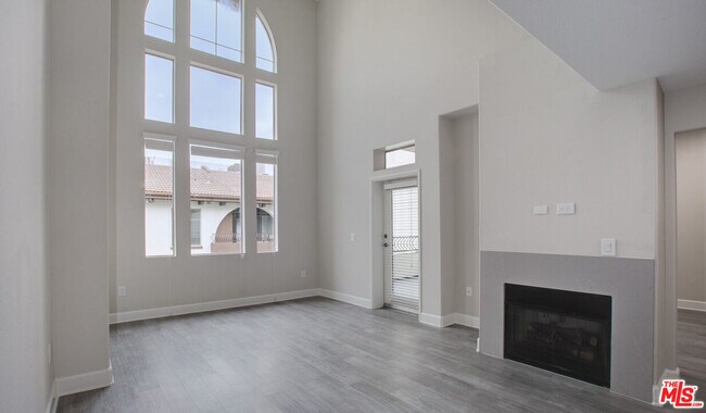 Foto del edificio - 6260 W 3rd St