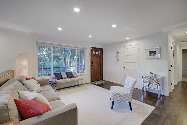 Building Photo - 3Bd/2.75Ba Sammamish Home