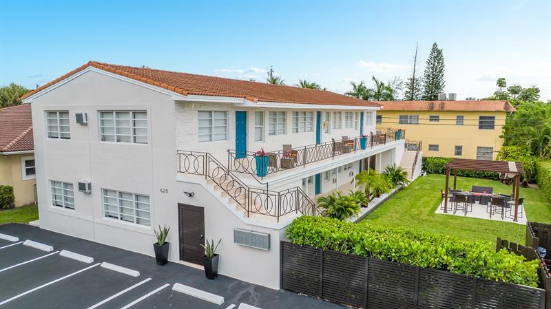 Foto principal - 620 NE 2nd Ct