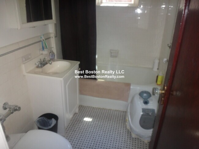 Building Photo - 119 College Ave