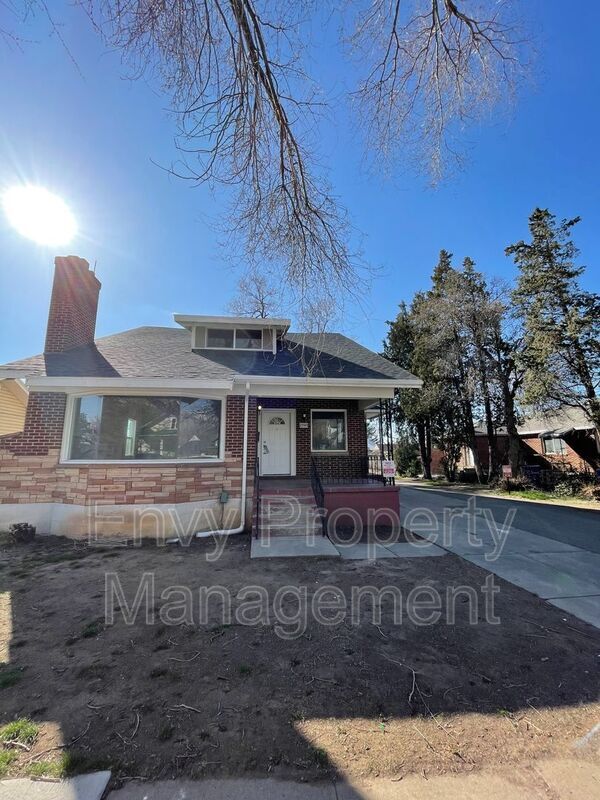 Primary Photo - 2943 Porter Ave