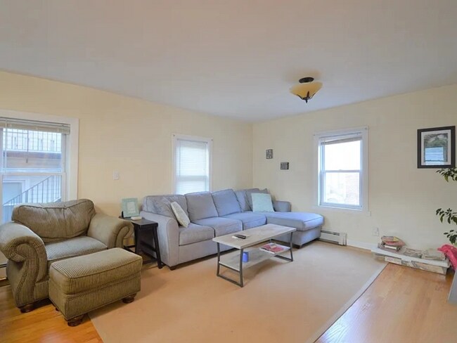 Building Photo - 345 Market St