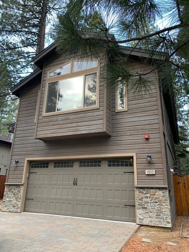 Building Photo - Beautiful Custom Ski Home