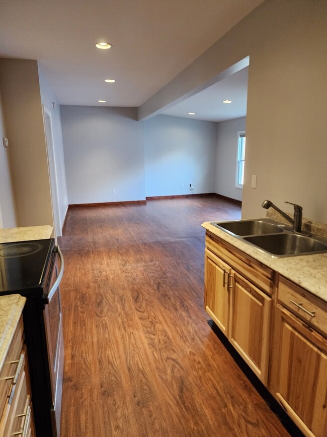 Building Photo - 130 Hampshire St