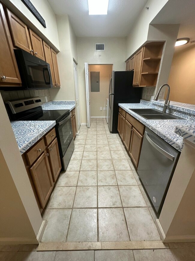Building Photo - 9833 Baywinds Blvd