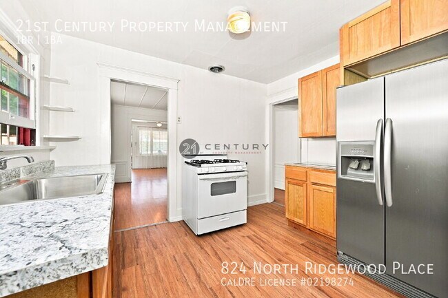 Foto del edificio - 824 N Ridgewood Pl
