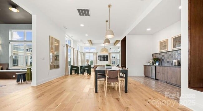 Building Photo - 104 Herrings Grn Lp