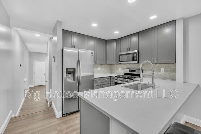 Foto del edificio - 226 N Madeira St