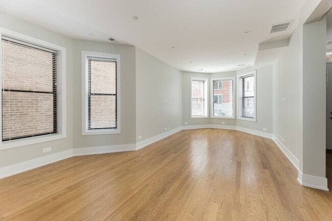 Building Photo - 3521 N Wilton Ave