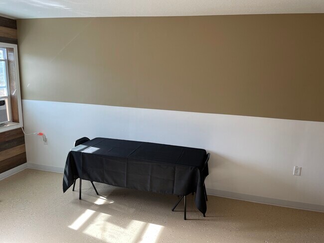 Comedor - 3715 7th St W