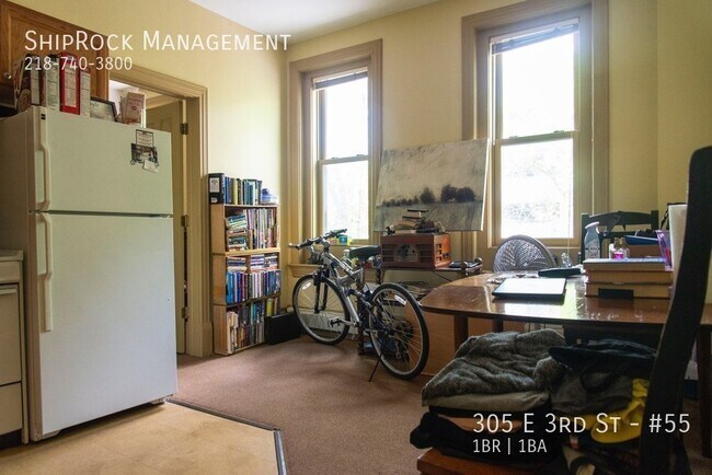 Foto del edificio - 305 E 3rd St