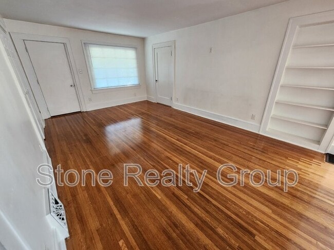 Foto del edificio - 127 Monterey Ave