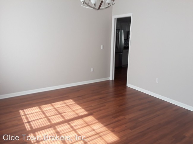 Building Photo - 619 Lake Harbor Cir