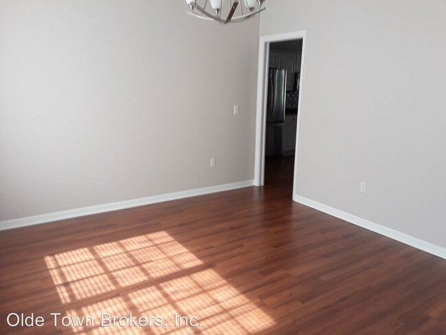 Foto del edificio - 619 Lake Harbor Cir
