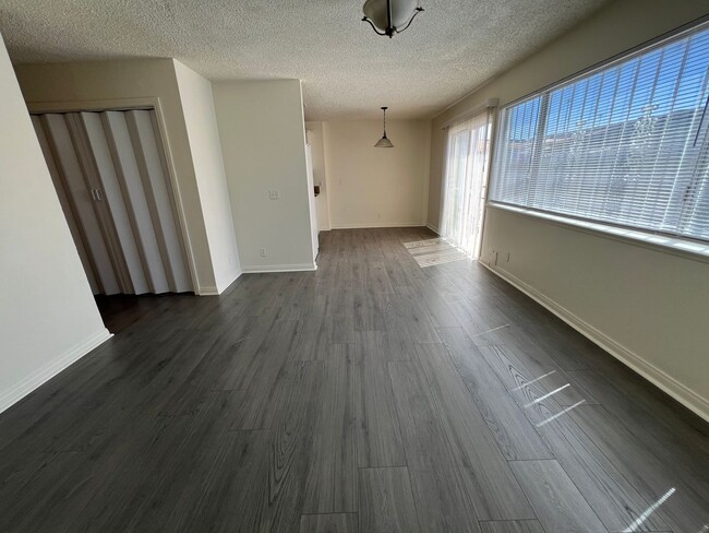 Building Photo - Single Level Townhome