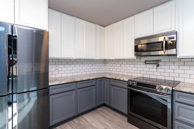 Building Photo - SPACIOUS 3BD HOME IN FREEDOM HEIGHTS W/ A/...