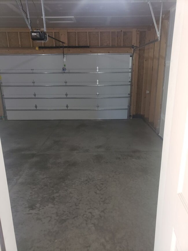 Building Photo - Ravishing 3 bed 2 1/2 bath in Annafeld Sub...