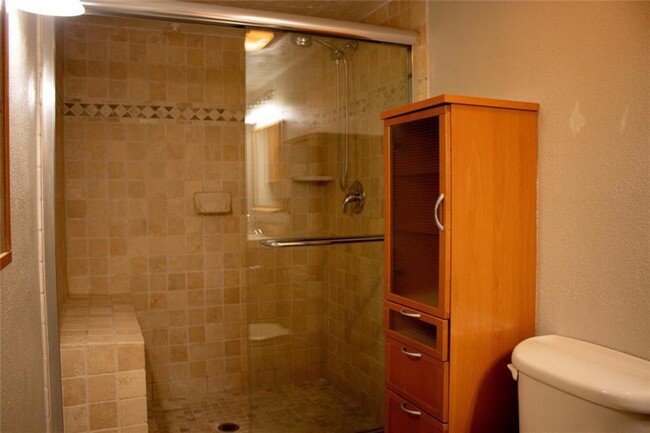 Foto del edificio - 10855 Meadowglen Ln