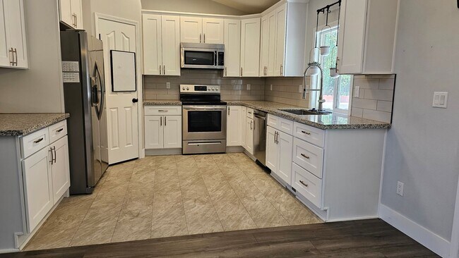 Building Photo - Beautiful Home with Great Backyard!