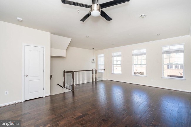 Building Photo - 1611 Taylor Terrace