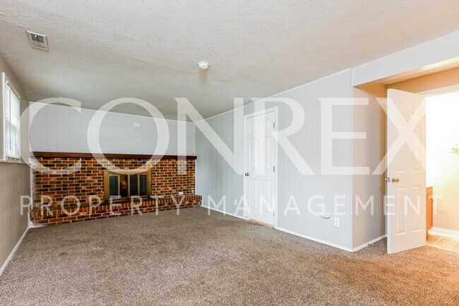Building Photo - Newly Renovated Quad-Level Home!