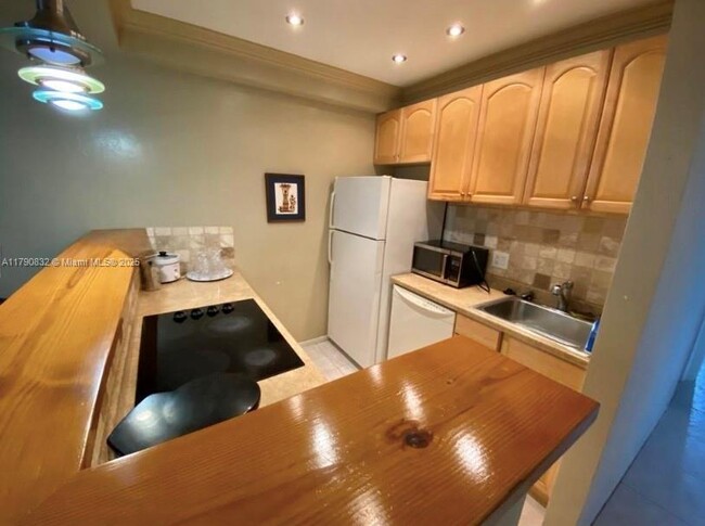 Building Photo - 467 Golden Isles Dr