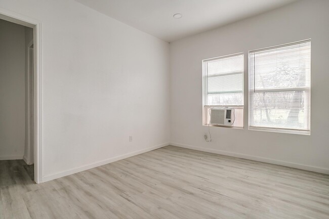 Building Photo - 2722 E Vickery Blvd