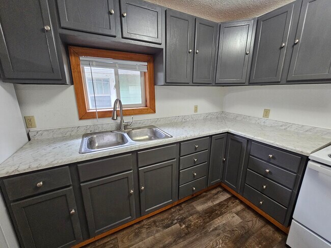 Área de cocina 11,3 x 11,5 - 933 Capital Ave NE