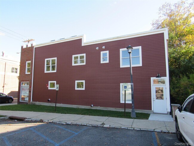 Building Photo - 131 Roanoke Ave