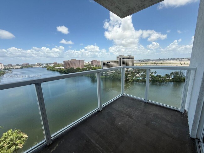 Foto del edificio - 5085 NW 7th St