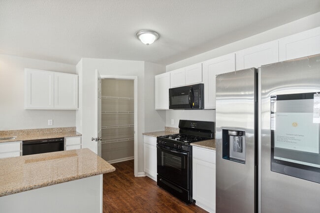 Building Photo - 2625 S Claremont Dr